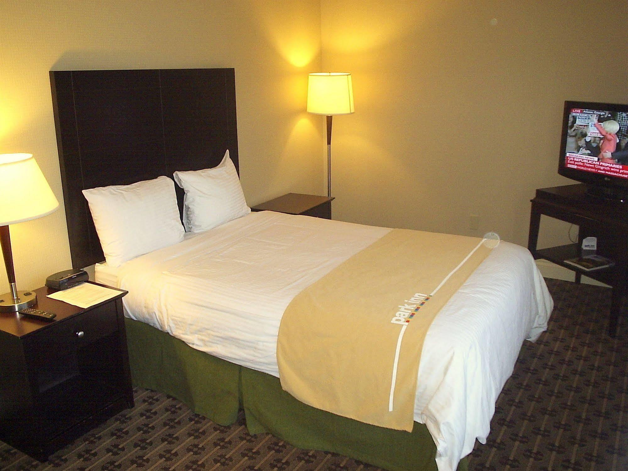 Park Inn & Suites By Radisson Vancouver Extérieur photo