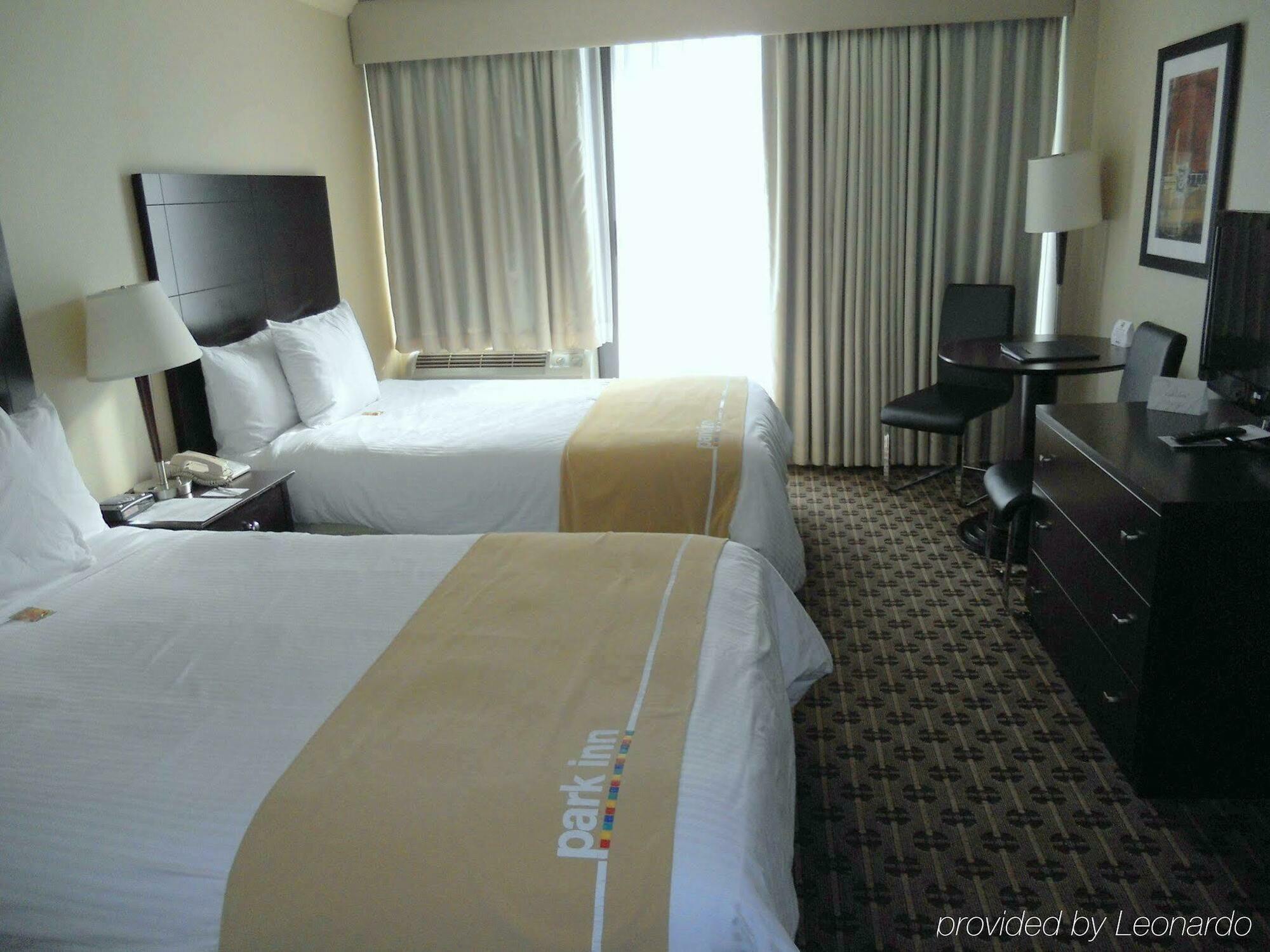 Park Inn & Suites By Radisson Vancouver Extérieur photo
