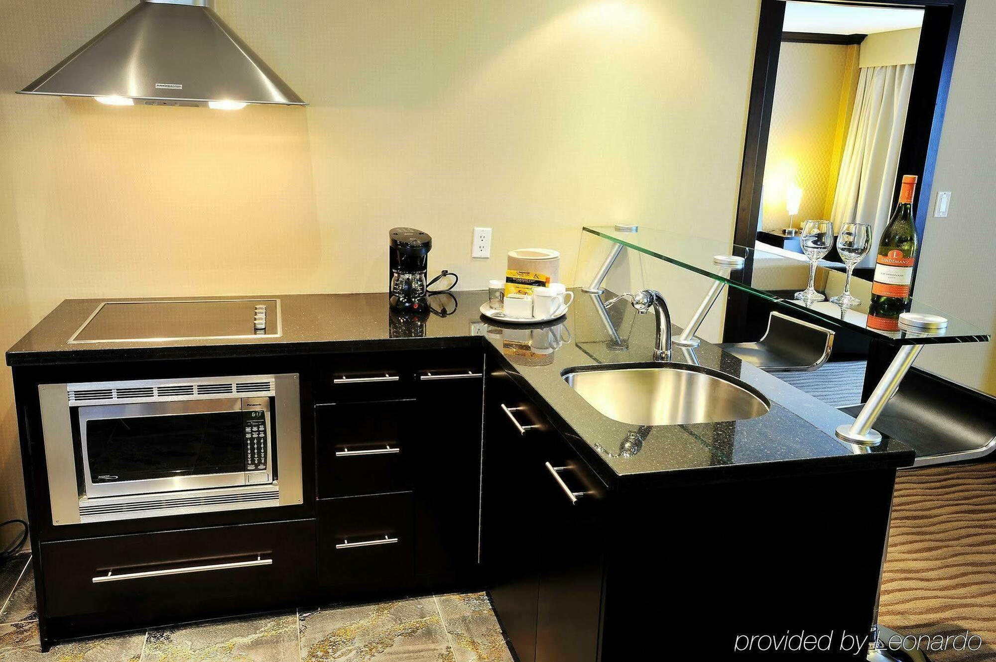 Park Inn & Suites By Radisson Vancouver Extérieur photo