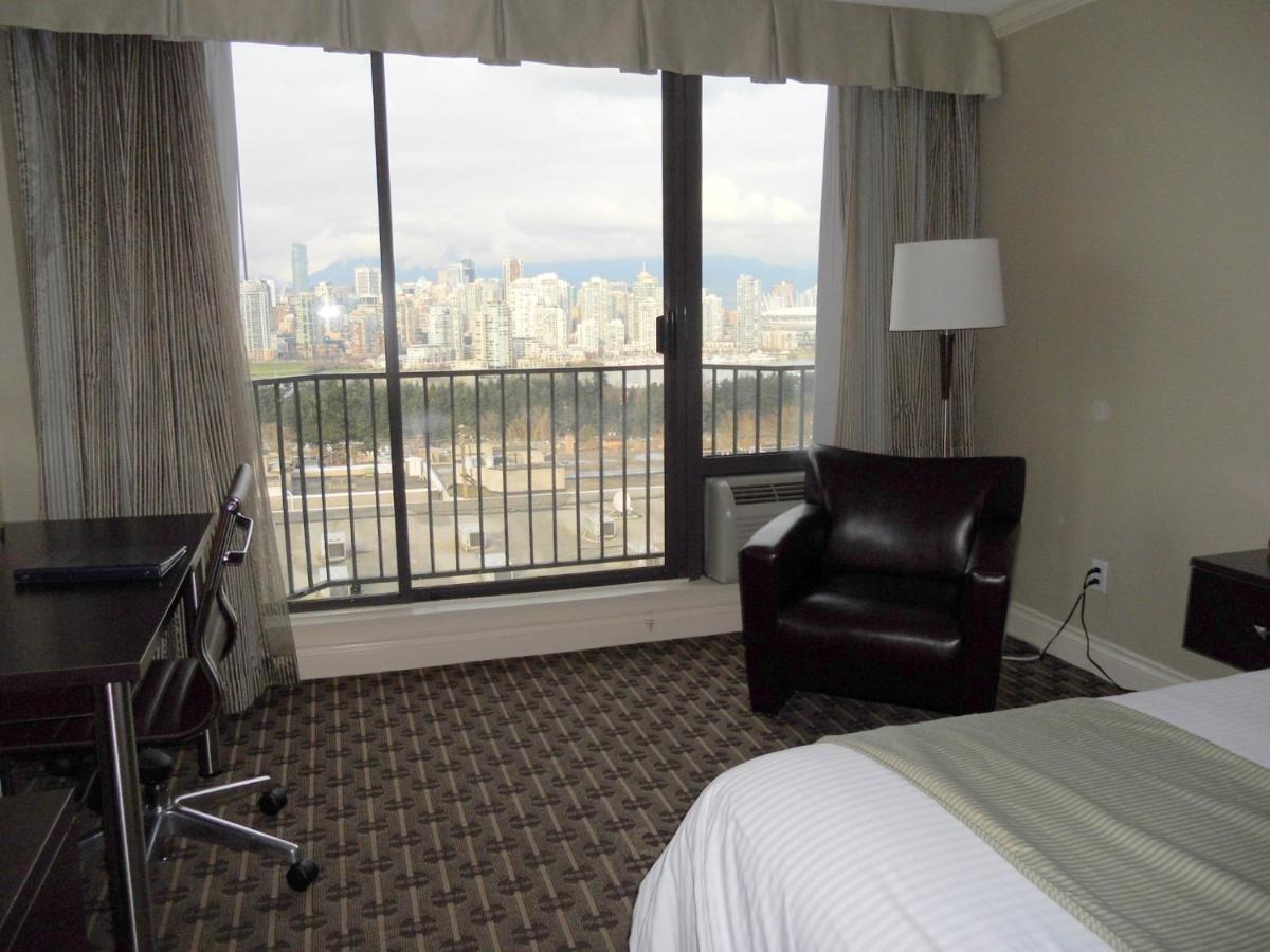 Park Inn & Suites By Radisson Vancouver Extérieur photo