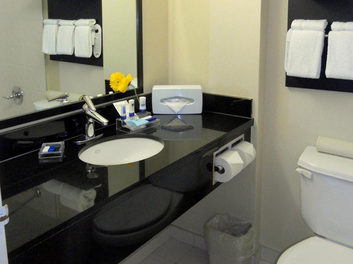 Park Inn & Suites By Radisson Vancouver Extérieur photo